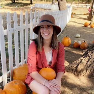 Meet your Posher, Desi